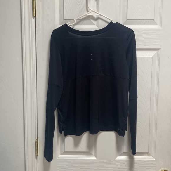 Nike woman’s dry fit long sleeve tee - Picture 4 of 4